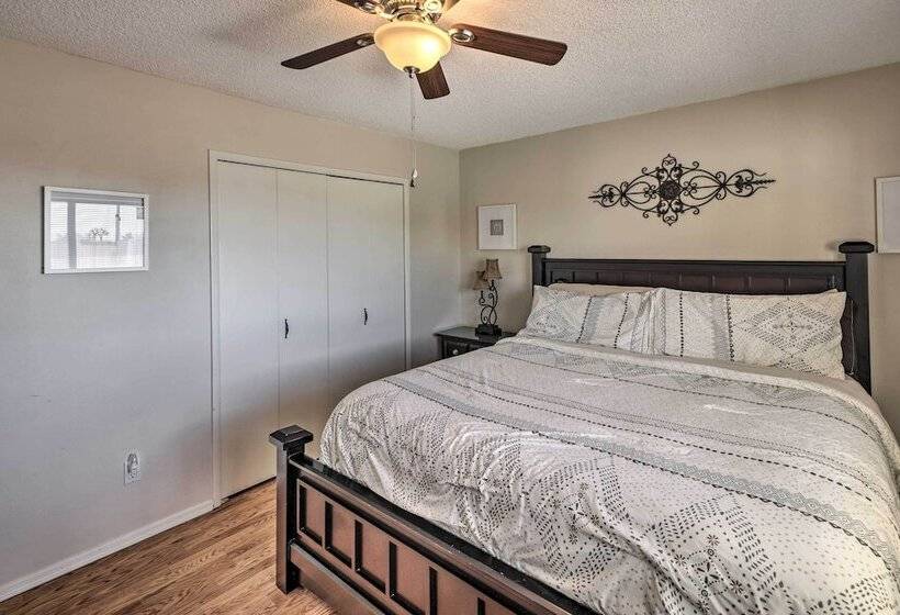 Private Pool & Hot Tub: Havasu Getaway!