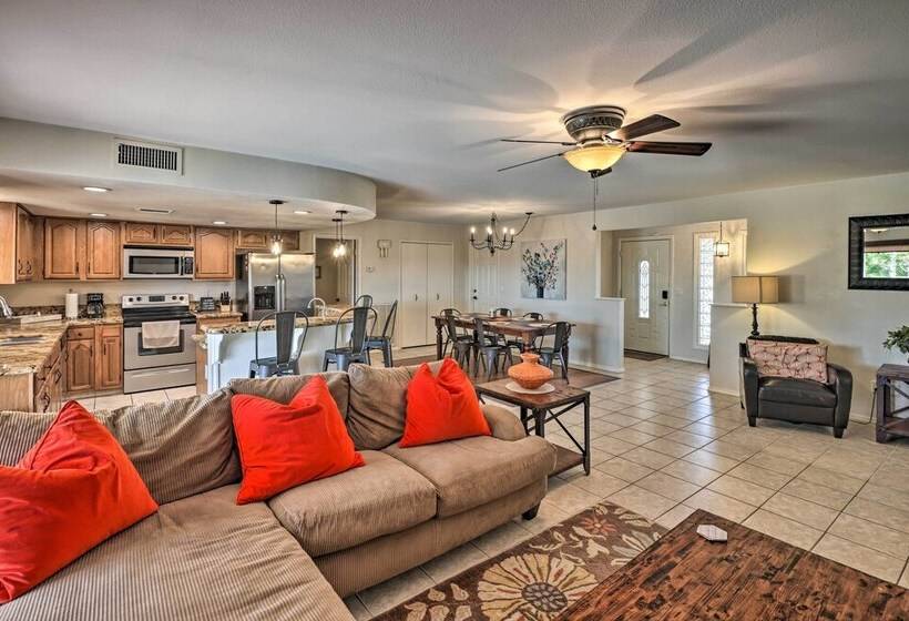 Private Pool & Hot Tub: Havasu Getaway!