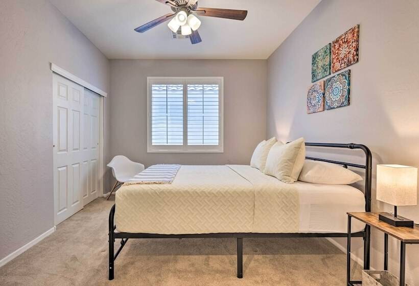 San Tan Valley Home W/ Pool Access & Golf View!