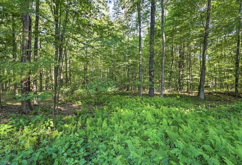 Family Friendly Saugerties Home W/ Hot Tub & Games