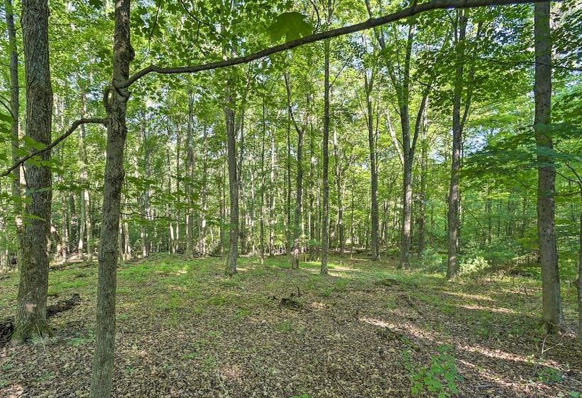 Family Friendly Saugerties Home W/ Hot Tub & Games