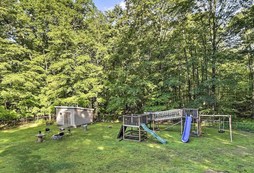 Family Friendly Saugerties Home W/ Hot Tub & Games
