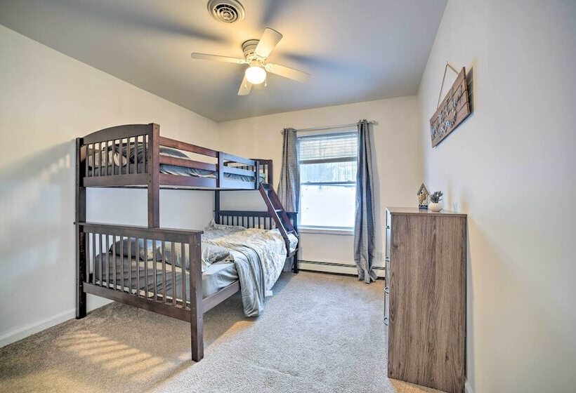 Family Friendly Saugerties Home W/ Hot Tub & Games