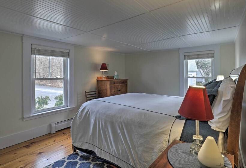 Kennebunk Cottage W/ Yard < 1 Mi To Beach!