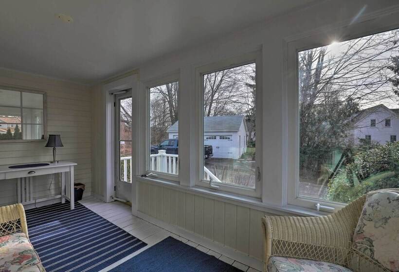 Kennebunk Cottage W/ Yard < 1 Mi To Beach!