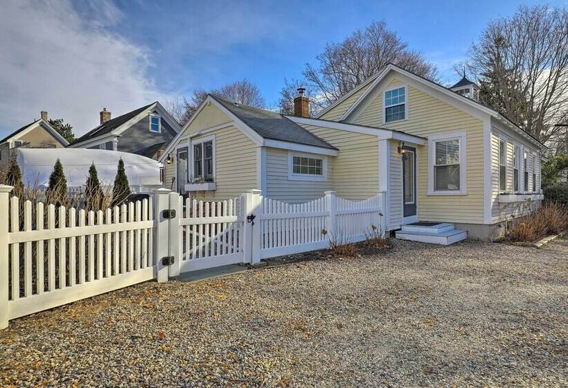 Kennebunk Cottage W/ Yard < 1 Mi To Beach!