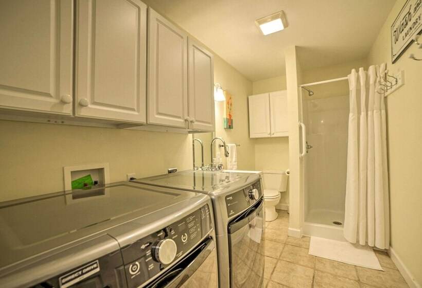 Kentucky Lake House With A Great Outdoor Space!