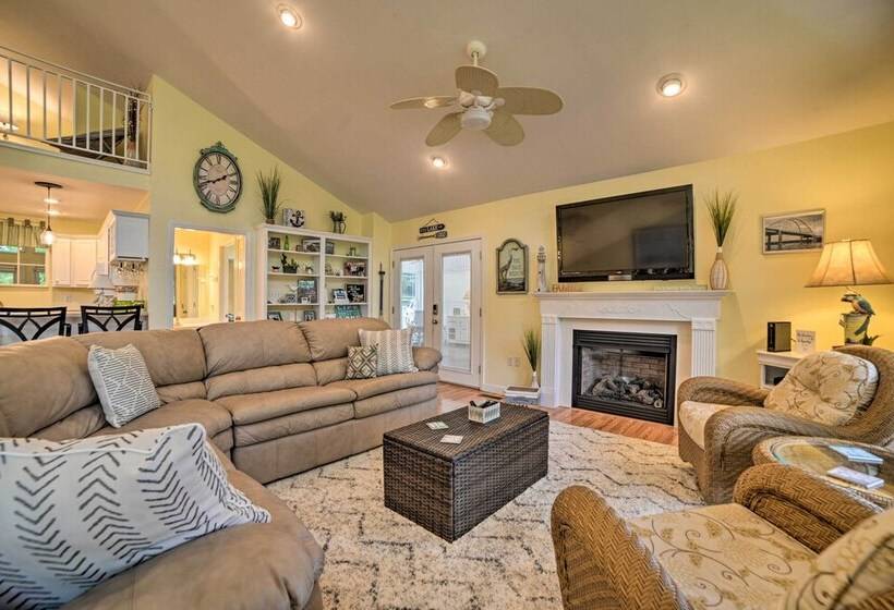 Kentucky Lake House With A Great Outdoor Space!