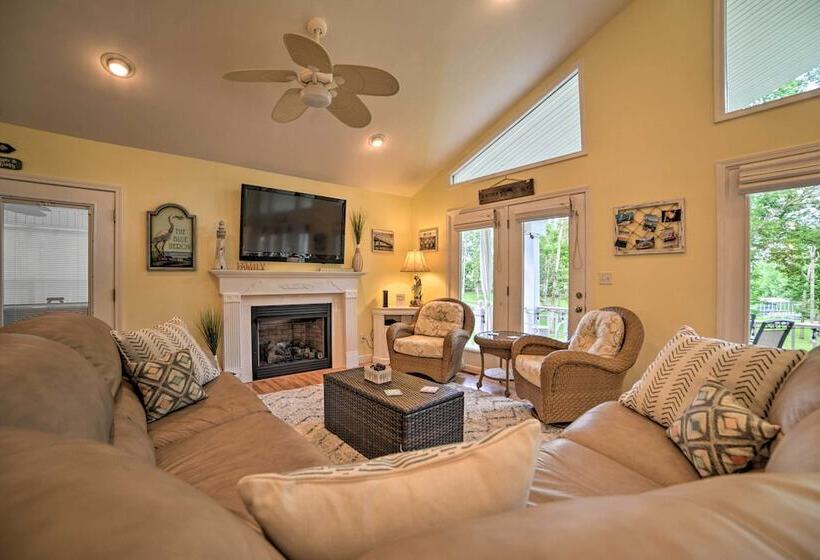 Kentucky Lake House With A Great Outdoor Space!