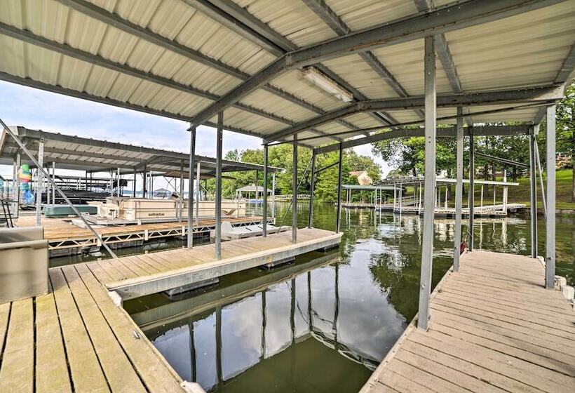 Kentucky Lake House With A Great Outdoor Space!
