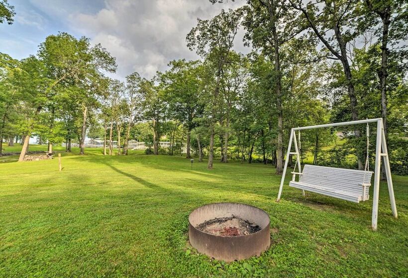 Kentucky Lake House With A Great Outdoor Space!