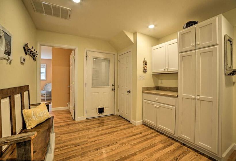 Kentucky Lake House With A Great Outdoor Space!