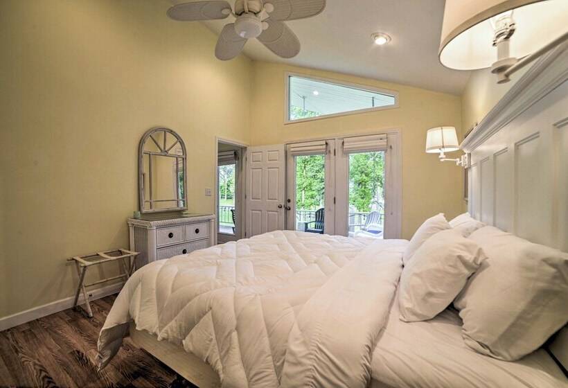 Kentucky Lake House With A Great Outdoor Space!