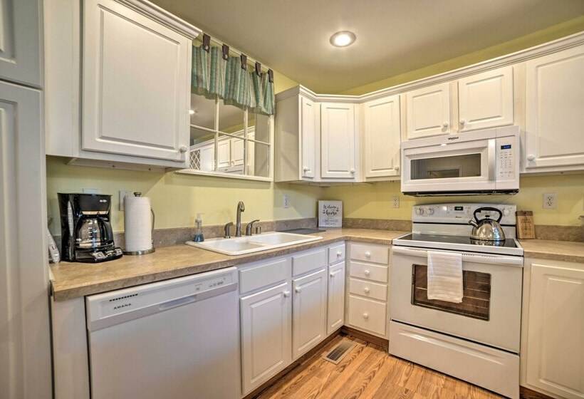 Kentucky Lake House With A Great Outdoor Space!