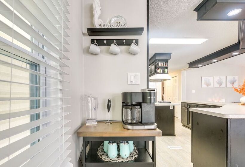 Deck & Pool Access: Myrtle Beach Getaway