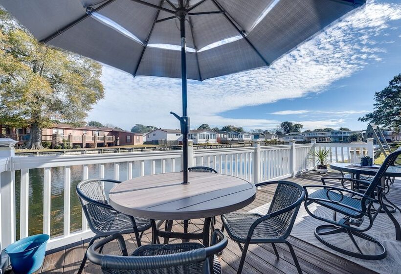 Deck & Pool Access: Myrtle Beach Getaway
