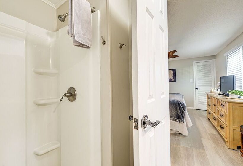 Deck & Pool Access: Myrtle Beach Getaway