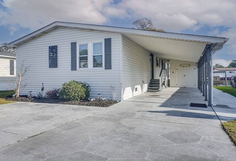 Deck & Pool Access: Myrtle Beach Getaway