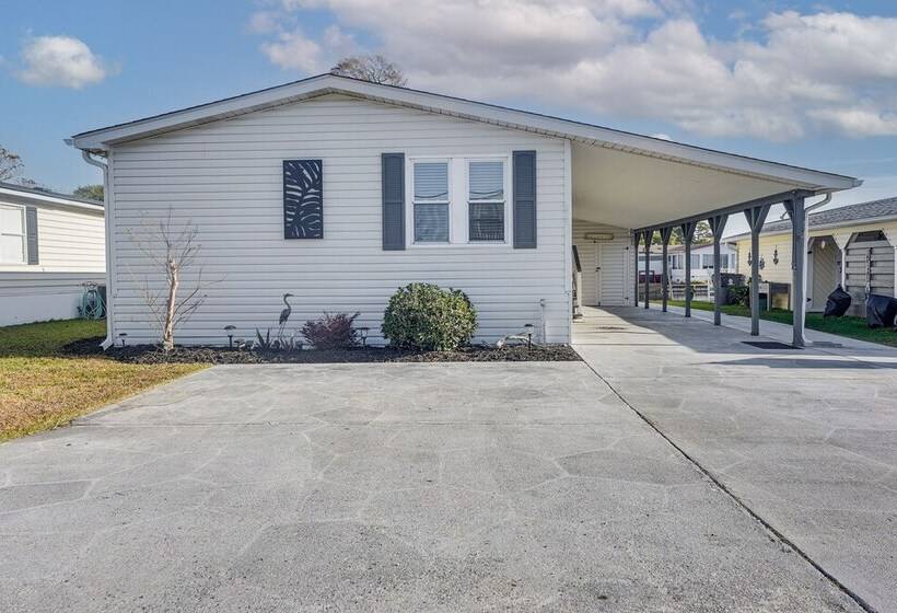 Deck & Pool Access: Myrtle Beach Getaway