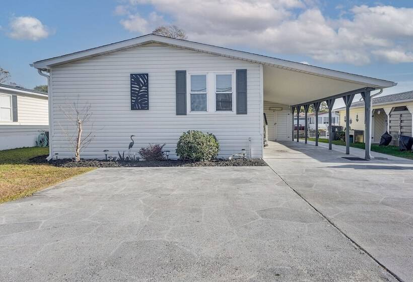 Deck & Pool Access: Myrtle Beach Getaway