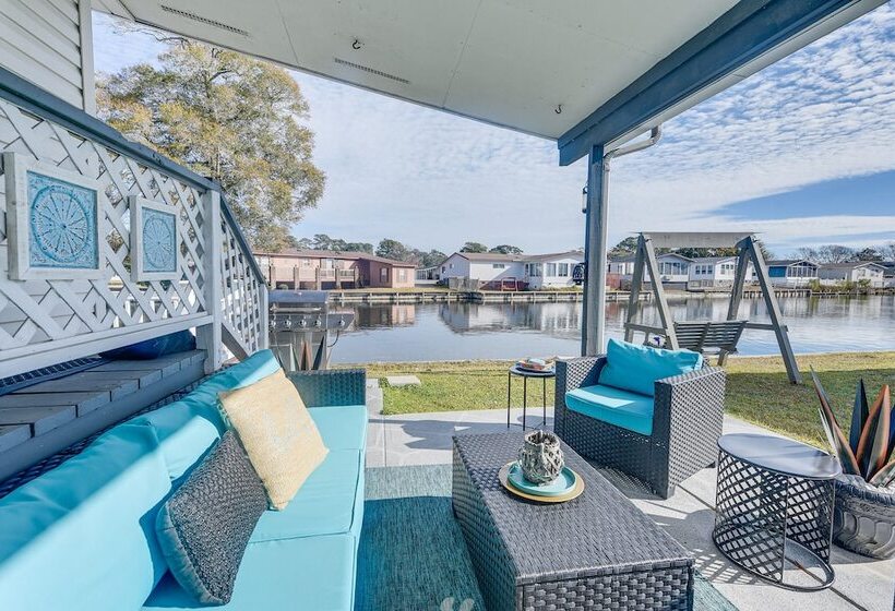 Deck & Pool Access: Myrtle Beach Getaway