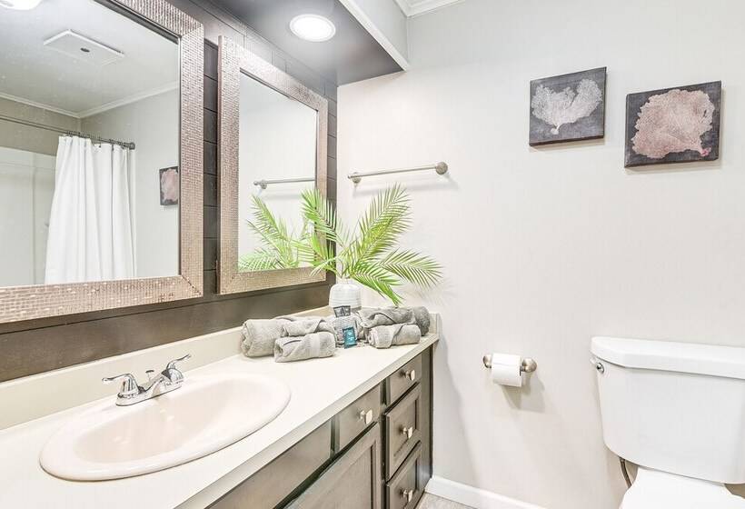 Deck & Pool Access: Myrtle Beach Getaway