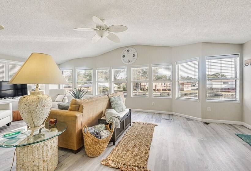 Deck & Pool Access: Myrtle Beach Getaway