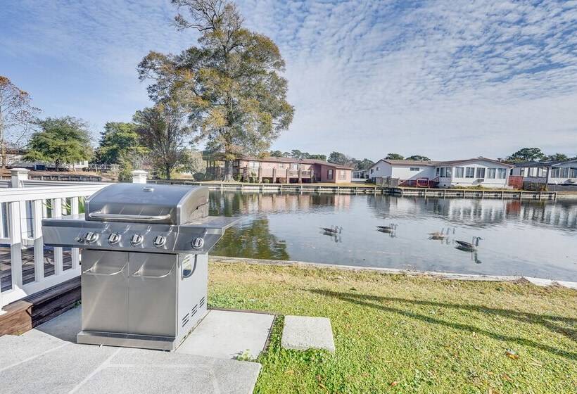 Deck & Pool Access: Myrtle Beach Getaway