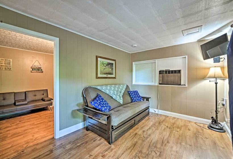 Lake Barkley Home: Private Dock, Kayaks, Fire Pit!