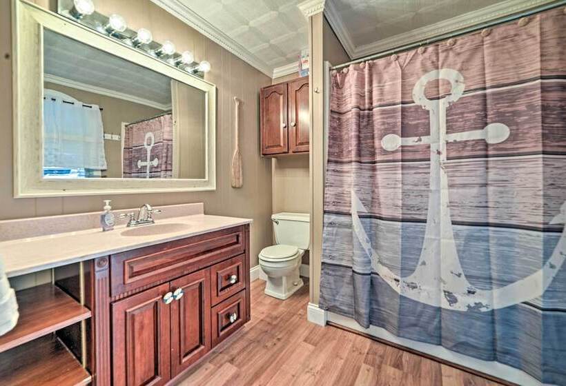 Lake Barkley Home: Private Dock, Kayaks, Fire Pit!