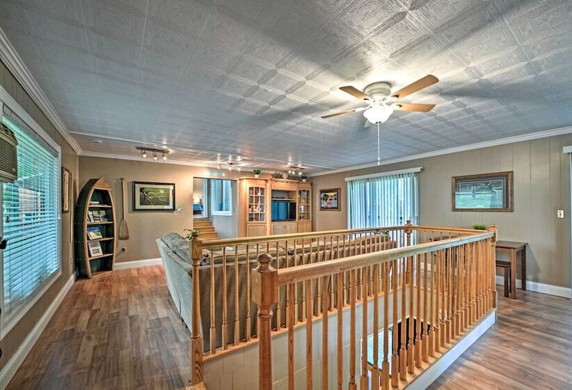 Lake Barkley Home: Private Dock, Kayaks, Fire Pit!