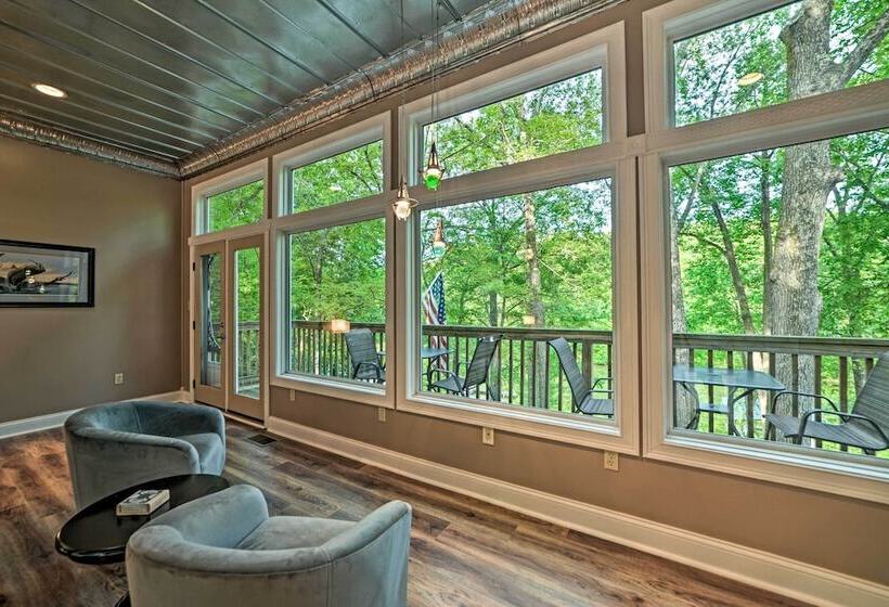 Lake Barkley Home: Private Dock, Kayaks, Fire Pit!