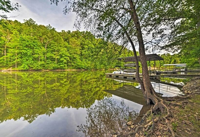 Lake Barkley Home: Private Dock, Kayaks, Fire Pit!