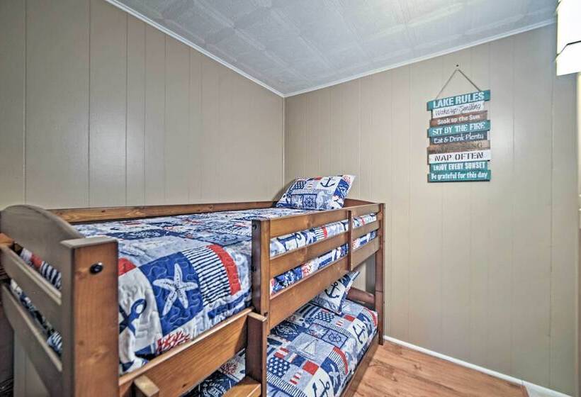 Lake Barkley Home: Private Dock, Kayaks, Fire Pit!