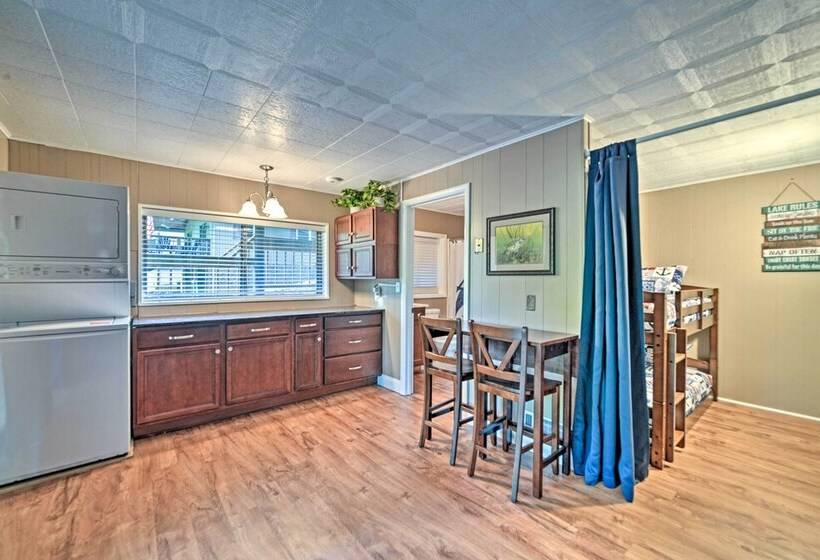 Lake Barkley Home: Private Dock, Kayaks, Fire Pit!