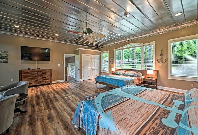 Lake Barkley Home: Private Dock, Kayaks, Fire Pit!