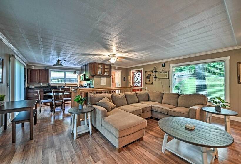 Lake Barkley Home: Private Dock, Kayaks, Fire Pit!