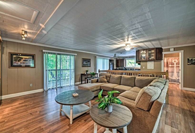 Lake Barkley Home: Private Dock, Kayaks, Fire Pit!