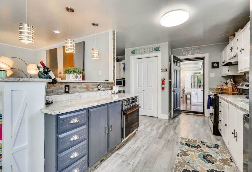 Lake Buchanan Island Hideaway W/ Private Beach!