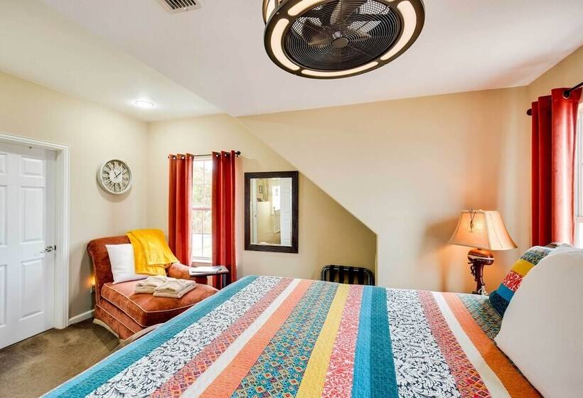 Lake Granbury Fishing Escape W/ Dock & Kayaks!