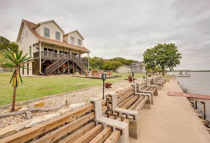 Lake Granbury Fishing Escape W/ Dock & Kayaks!