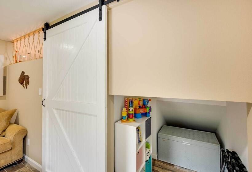 Lake Granbury Fishing Escape W/ Dock & Kayaks!