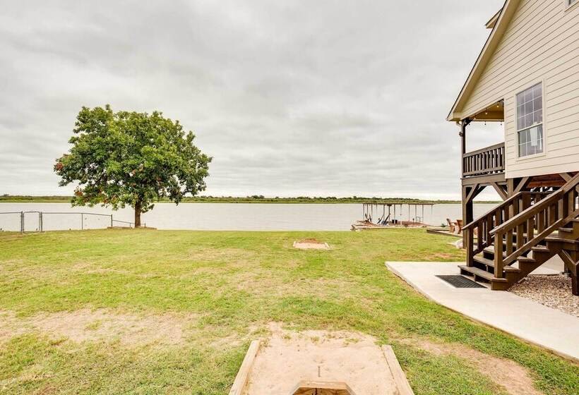 Lake Granbury Fishing Escape W/ Dock & Kayaks!