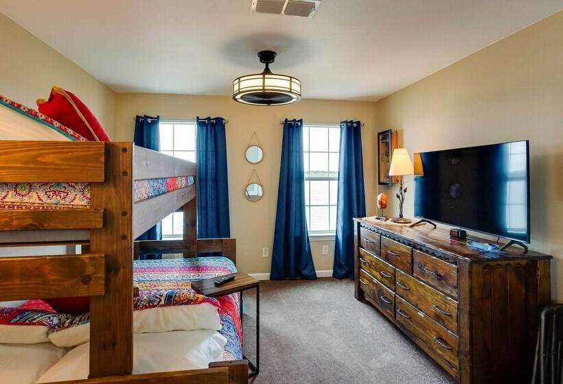 Lake Granbury Fishing Escape W/ Dock & Kayaks!