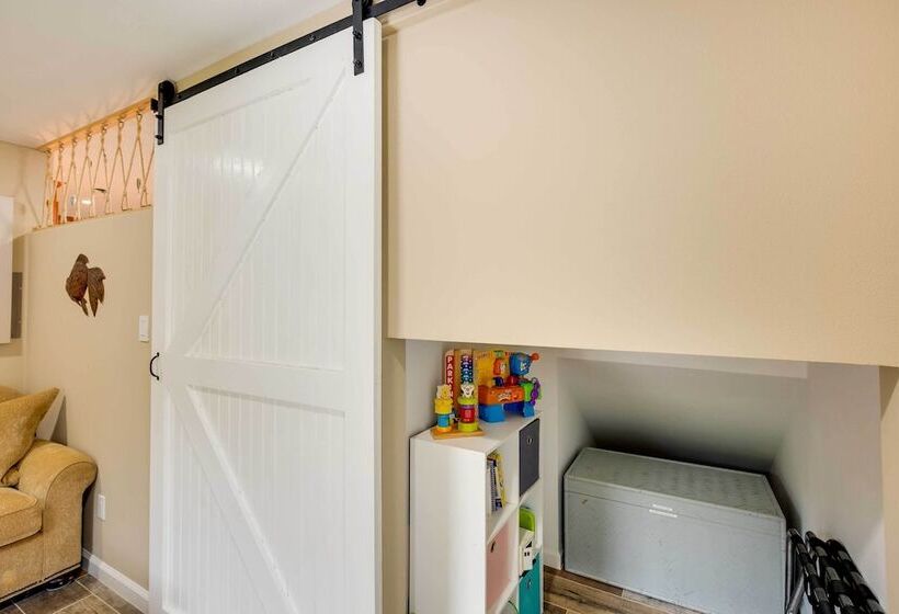 Lake Granbury Fishing Escape W/ Dock & Kayaks!