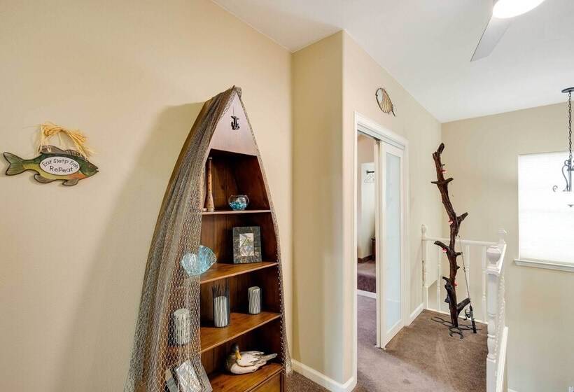 Lake Granbury Fishing Escape W/ Dock & Kayaks!