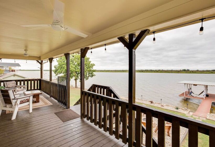 Lake Granbury Fishing Escape W/ Dock & Kayaks!