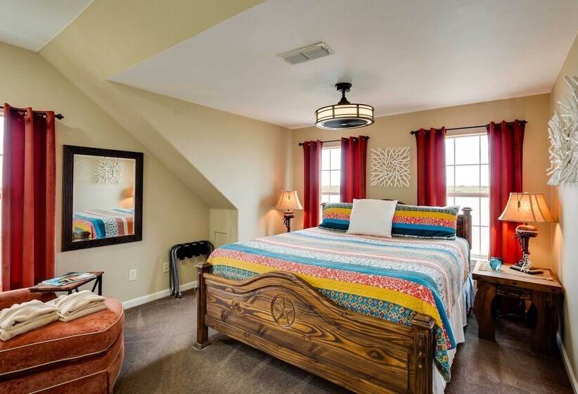 Lake Granbury Fishing Escape W/ Dock & Kayaks!