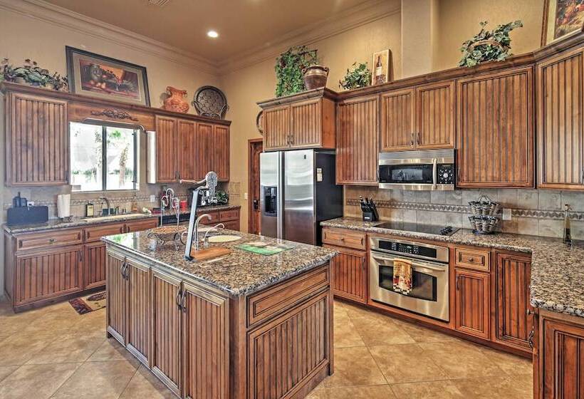 Lake Havasu City Paradise W/ Private Pool & Patio!