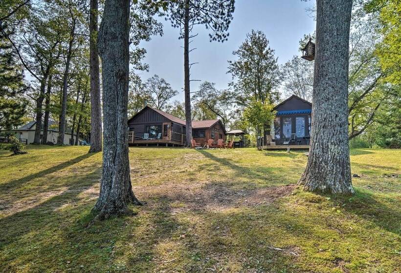 Lake Livin Cozy Cabin W/ Dock, Tiki Bar, 2 Kayaks